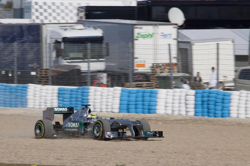 Nico Rosberg se sale de pista en Jerez