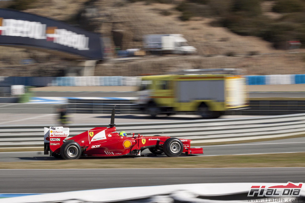 El nuevo Ferrari F2012 en acción