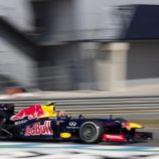 Mark Webber estrenó el Red Bull RB8