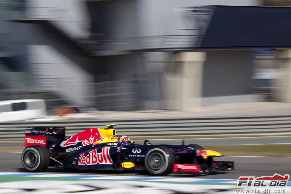 Mark Webber estrenó el Red Bull RB8