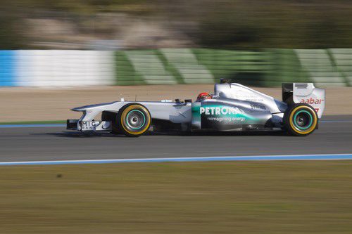 Michael Schumacher con el W02 en Jerez