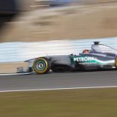 Schumacher prueba los nuevos Pirelli en Jerez