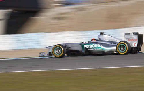 Schumacher prueba los nuevos Pirelli en Jerez