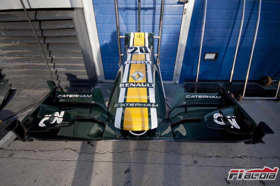 Primer plano del morro del Caterham CT01