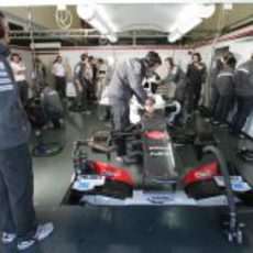 Box de Sauber en el 'shakedown' del C31