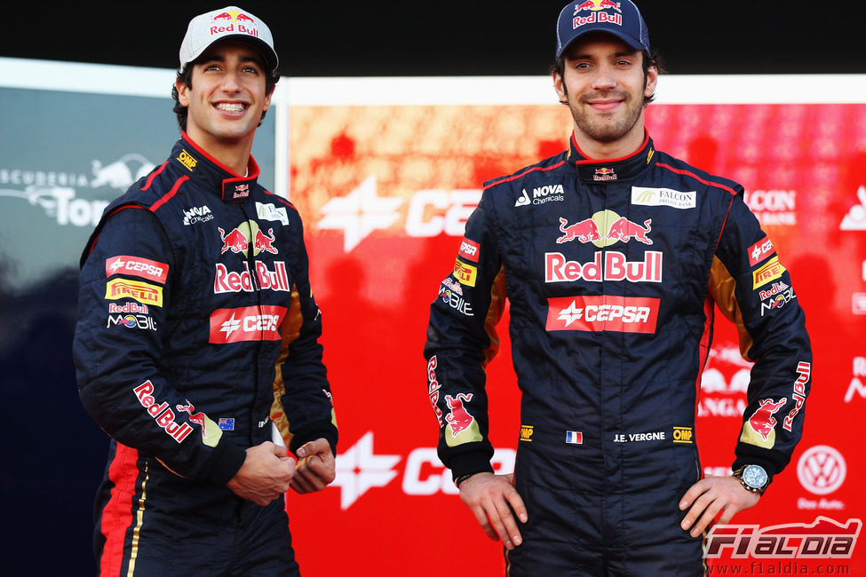 Daniel Ricciardo y Jean-Eric Vergne en la presentación del STR7
