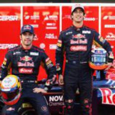 Jean-Eric Vergne y Daniel Ricciardo con sus nuevos cascos