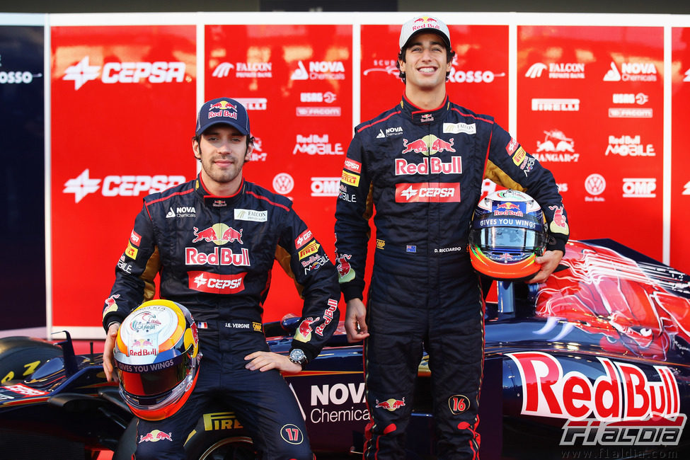 Jean-Eric Vergne y Daniel Ricciardo con sus nuevos cascos