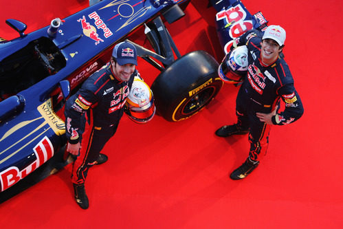 Vergne y Ricciardo miran hacia arriba