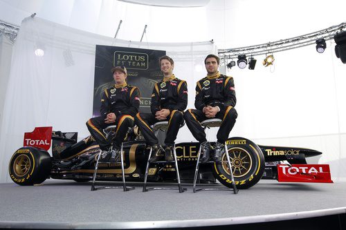 Los pilotos de Renault hablan con la prensa en Jerez