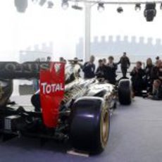 La prensa fotografía el Lotus E20