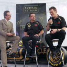 Eric Boullier y James Allen en la presentación del E20