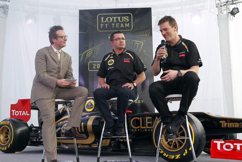 Eric Boullier y James Allen en la presentación del E20