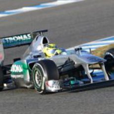 Rosberg en el Mercedes W02 en Jerez