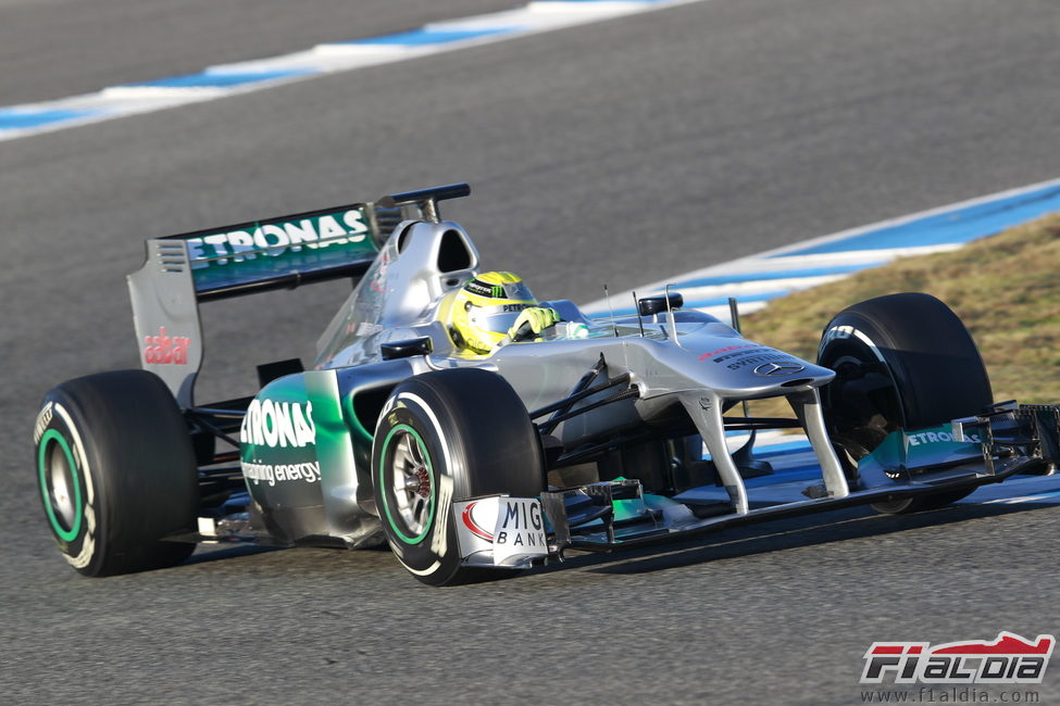 Rosberg en el Mercedes W02 en Jerez