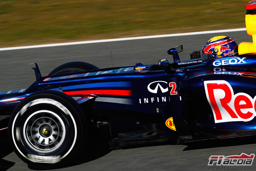 Mark Webber rueda con el Red Bull en Jerez