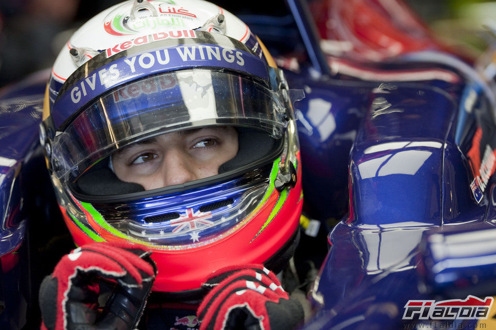 Ricciardo sentado en el Toro Rosso en Jerez