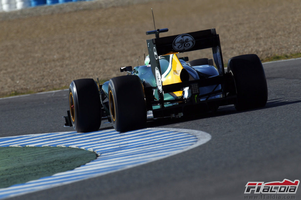 El Caterham de Kovalainen desde atrás