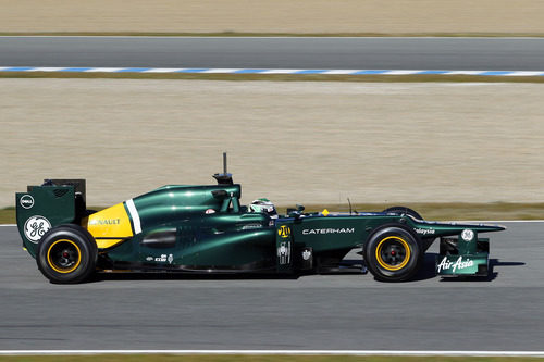 Vista lateral del Caterham de Kovalainen en Jerez