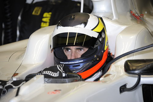 Pedro de la Rosa sentado en el HRT en Jerez