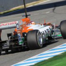 Vista del Force India de Paul di Resta desde atrás