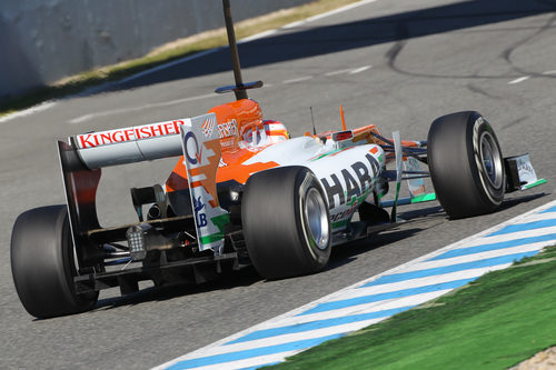 Vista del Force India de Paul di Resta desde atrás