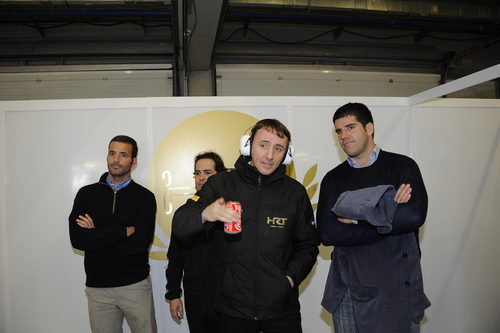 Saúl Ruiz de Marcos con una Coca-Cola en el box de Jerez