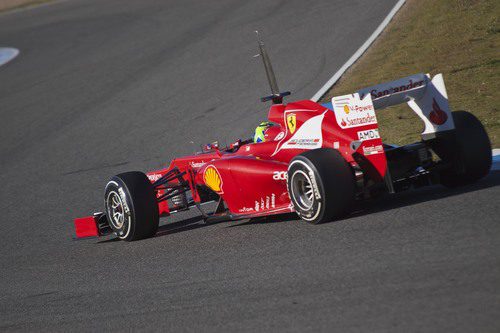 Felipe Massa en plena curva con el Ferrari