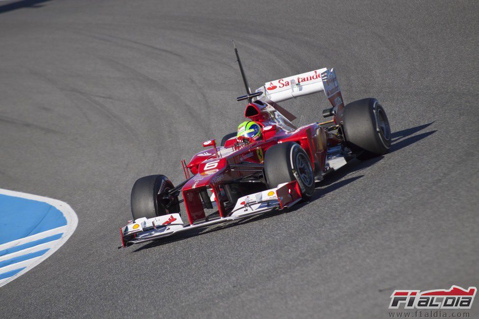 Felipe Massa con el Ferrari F2012 en Jerez