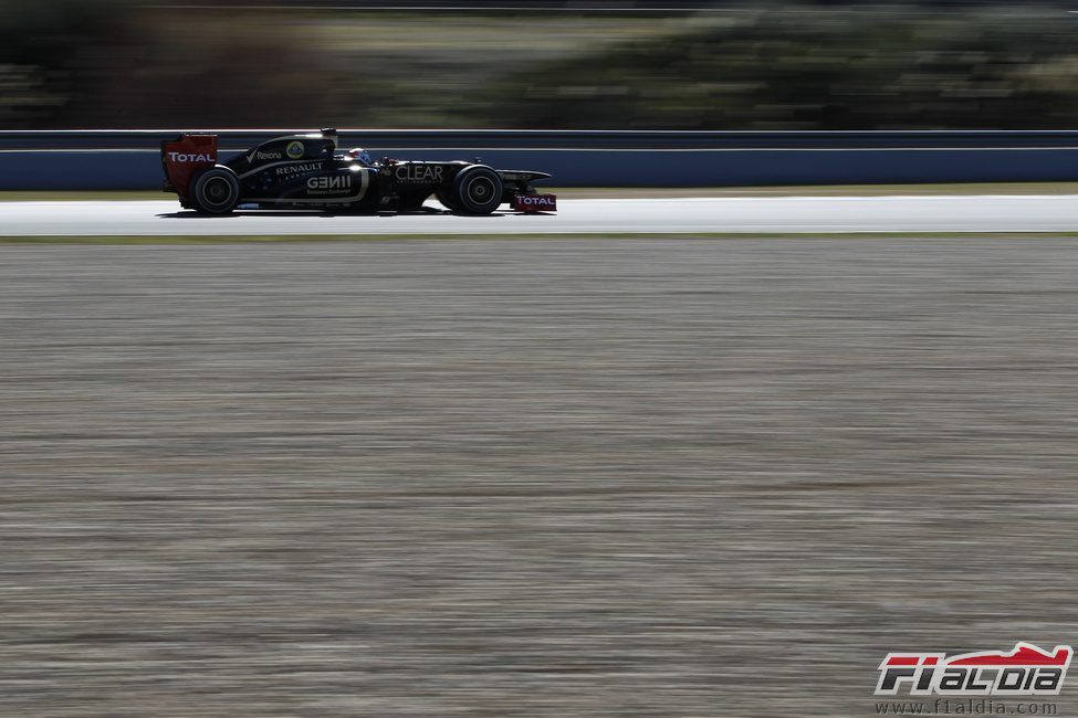 Räikkönen a toda velocidad con el Lotus E20