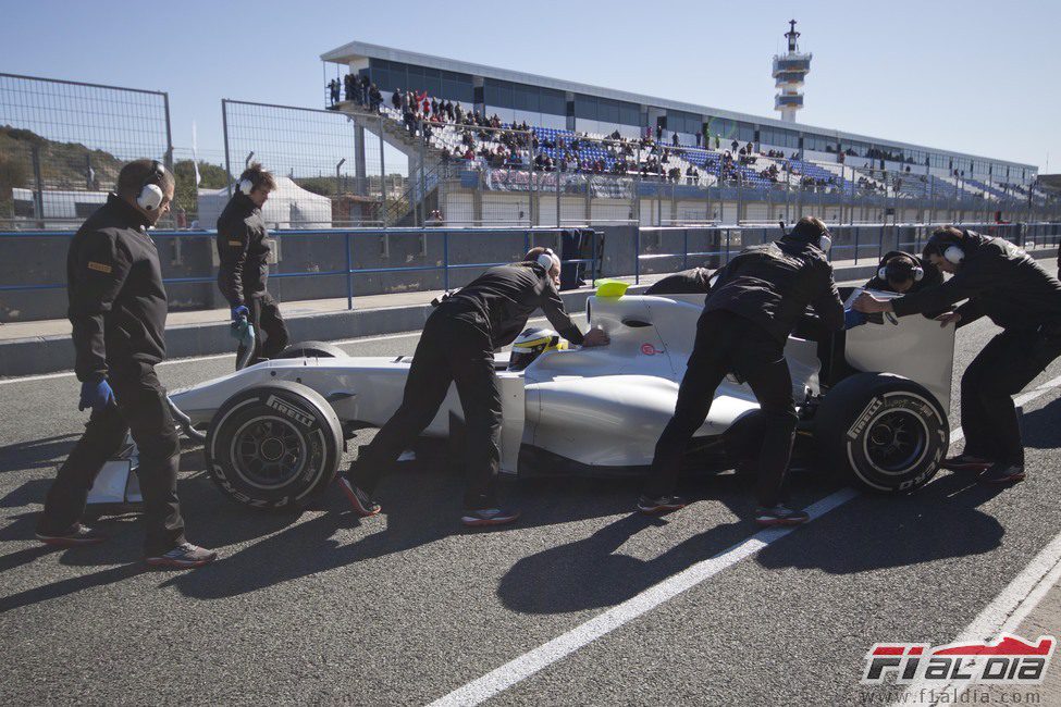 De la Rosa vuelve a boxes con el F111