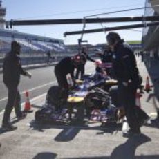 Parada en boxes para Daniel Ricciardo