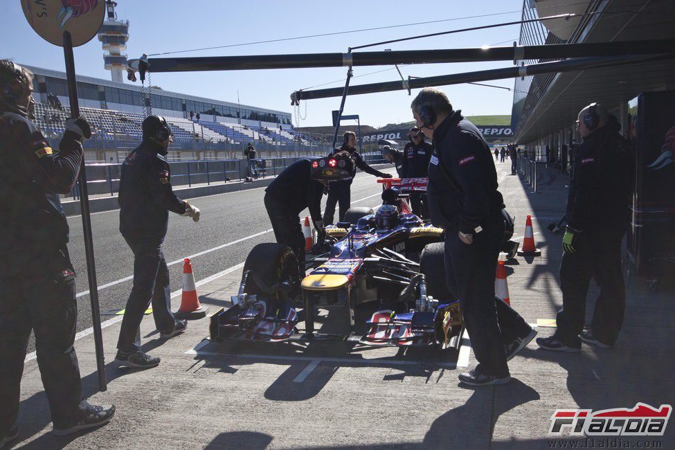 Parada en boxes para Daniel Ricciardo