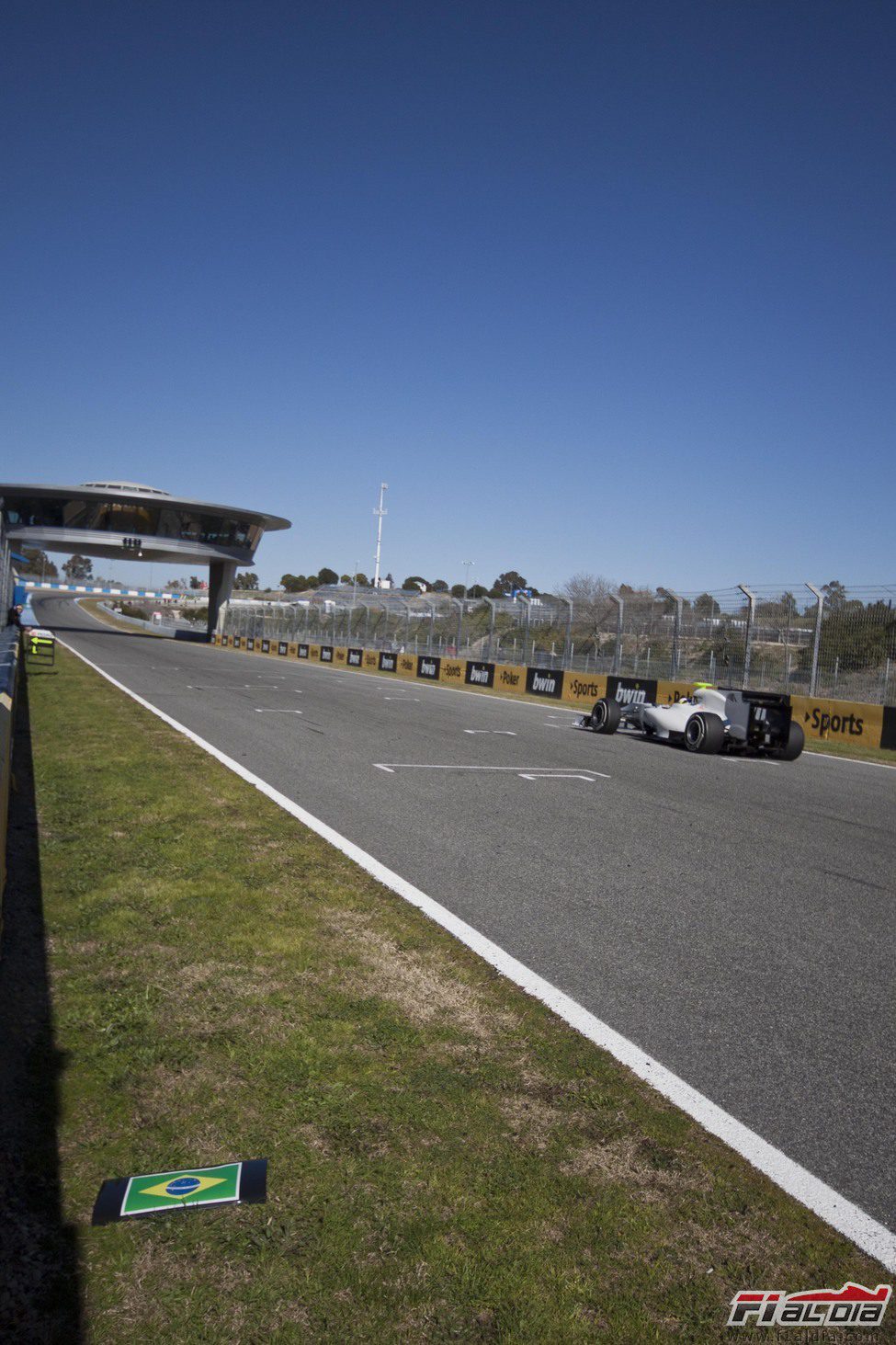 De la Rosa en la recta del circuito de Jerez