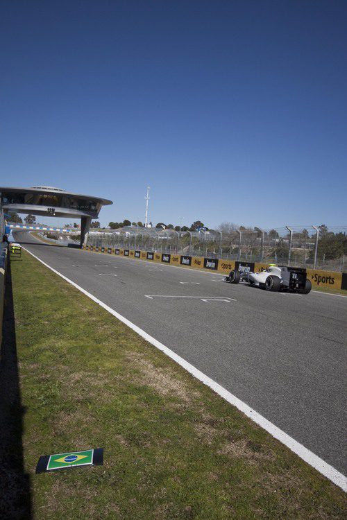 De la Rosa en la recta del circuito de Jerez