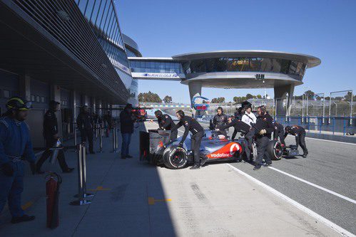 Jenson Button vuelve a boxes con el McLaren