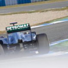 El Mercedes W02 en la pista de Jerez