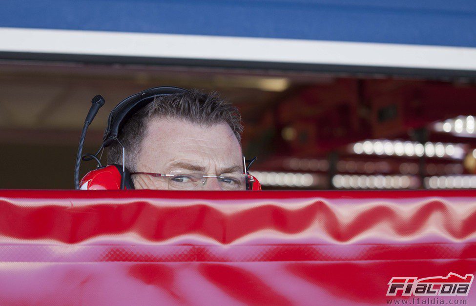 El box de Ferrari tapado en Jerez