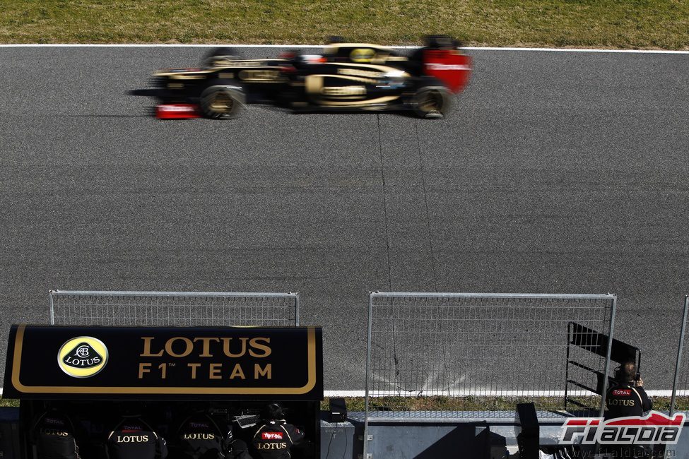 Kimi Räikkönen en la recta de Jerez con el Lotus