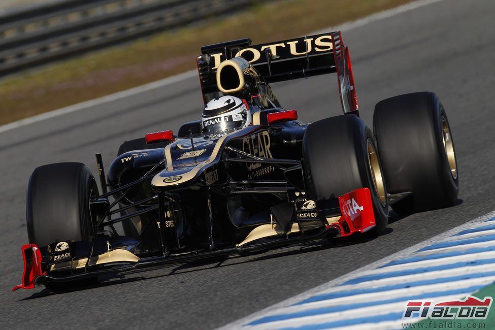 Kimi Räikkönen con el Lotus E20 en Jerez