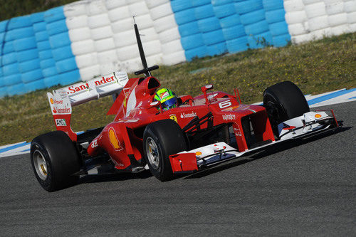 Massa con el F2012 en la pista de Jerez