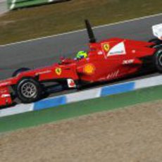 Massa rueda con el F2012 en la pista de Jerez