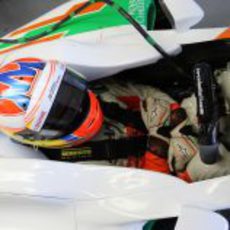 Di Resta sentado en el Force India en Jerez