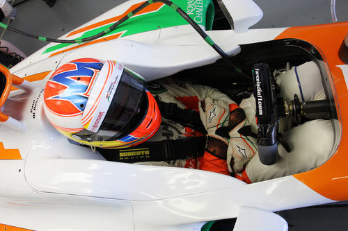 Di Resta sentado en el Force India en Jerez