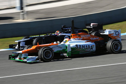 Maldonado y Di Resta rueda a rueda en Jerez
