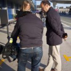 Nira Juanco junto a los reporteros de Antena 3 en Jerez