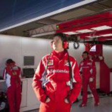 Los ingenieros de Ferrari trabajando en Jerez