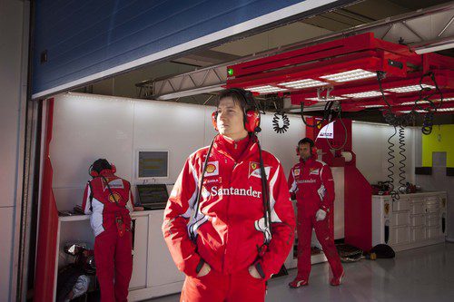 Los ingenieros de Ferrari trabajando en Jerez