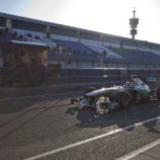 Nico Rosberg sale a pista el jueves con el Mercedes