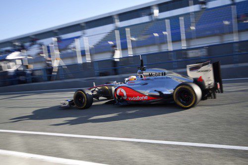Lewis Hamilton sale a pista con el MP4-27